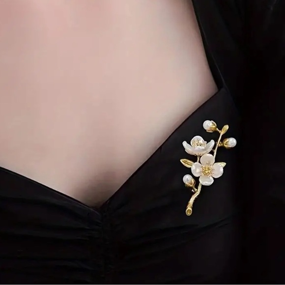3/$20 Pearlescent 3D Cherry Blossom Pin Brooch - Picture 3 of 10